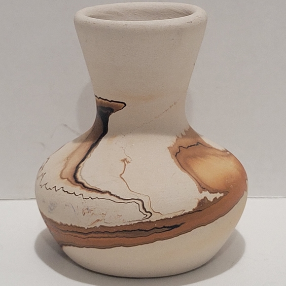 Nemadji Indian clay pottery bud vase - Picture 4 of 9